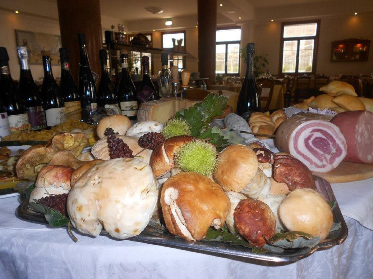 Albergo Ristorante Miramonti Toano Eksteriør billede